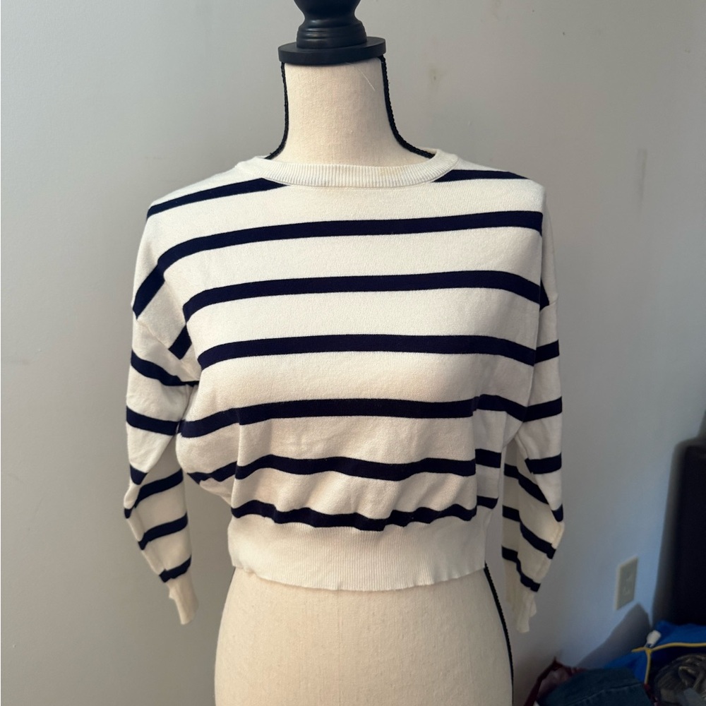 Cropped Striped White and Black Sweater